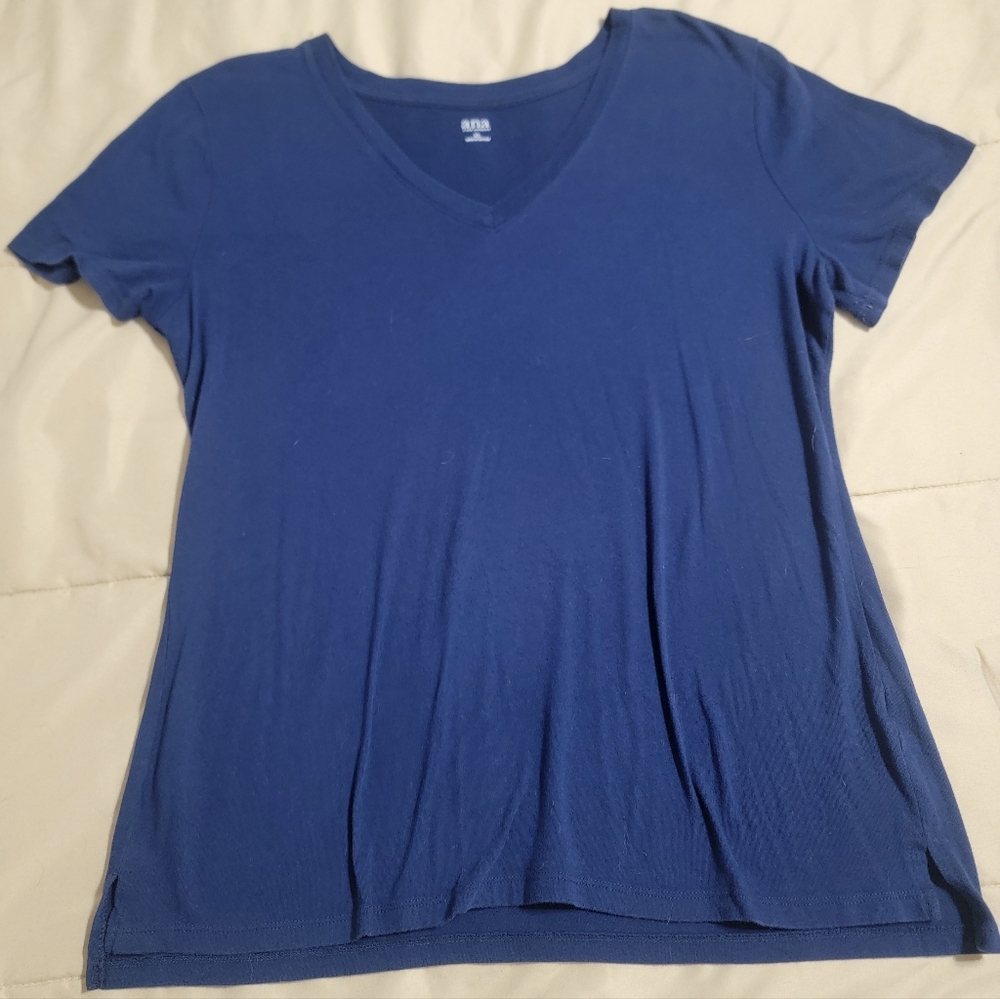 A.N.A. Women's Navy Blue V-neck T-shirt - Size XL